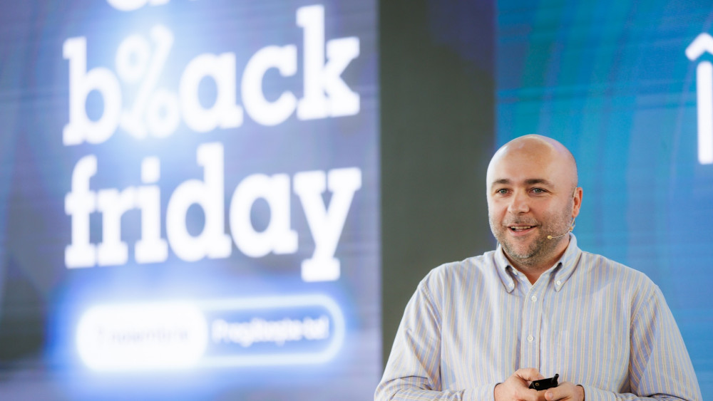 eMAG anunță lista produselor cu cele mai mari reduceri de Black Friday pe 7 noiembrie. Clienții vor primi și 50 de lei cadou la comandă