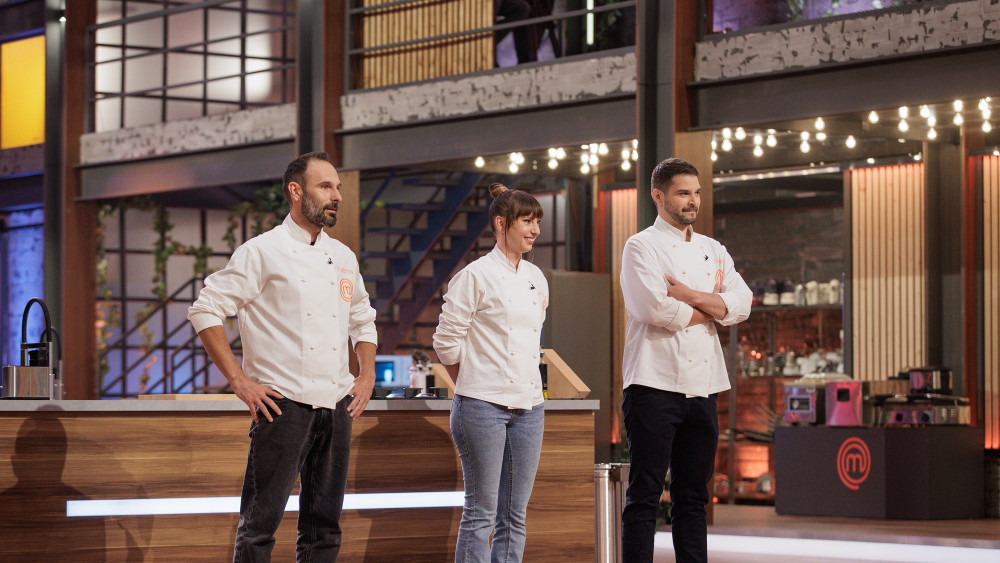 Cine va câștiga marea finală MasterChef România dintre Ștefan Măchiță Cosmina Boboc și Florentin Drăgoiu Rezultatul este surprinzător