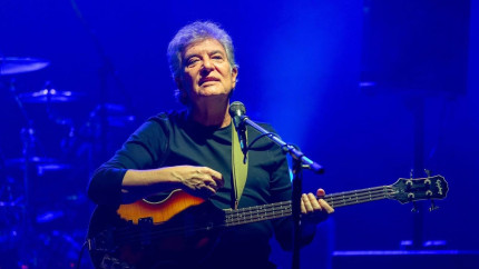 De ce a murit Iulian Mugurel Vrabete Cauza decesului și povestea vieții basistului de la Holograf