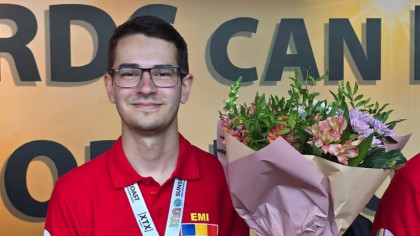 Guvernul Bolojan a tăiat bursele olimpicilor Emanuel Mazăre multiplu medaliat cu aur la matematică dă Ministerul Educației în judecată