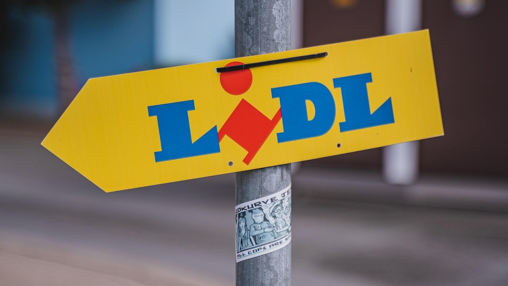 Ce salariu fix are o asistentă medicală ATI comparativ și cât câștigă un casier fără vechime la Lidl