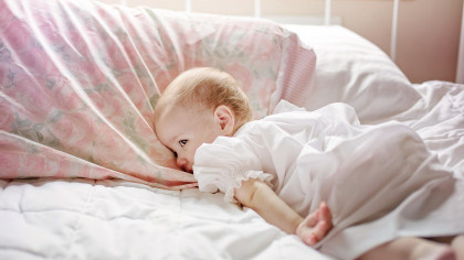 Până la ce vârstă este bine să dormi cu copilul în pat Ce spun pediatrii și studiile despre co-sleeping