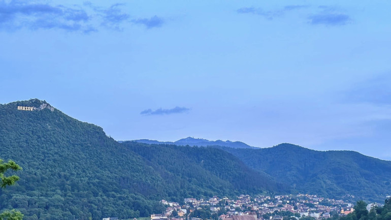 Top 5 cele mai bune hoteluri din Brașov și Poiana Brașov conform recenziilor Google Cât costă o noapte de cazare și unde găsești servicii premium