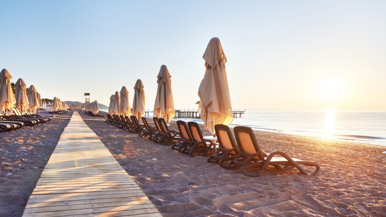 Top 5 cele mai bune hoteluri de pe litoralul din Bulgaria conform recenziilor Google Unde se cazează turiștii care caută servicii premium la Marea Neagră