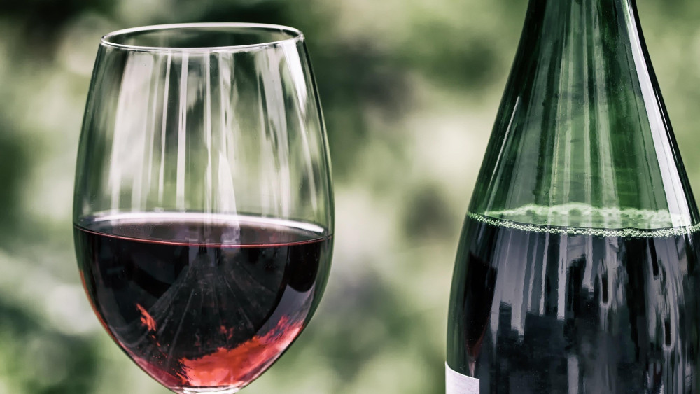 Lumea medicală împărțită în două Câte pahare de vin avem voie să bem pe zi Dr. Adina Alberts vine cu explicațiile științifice