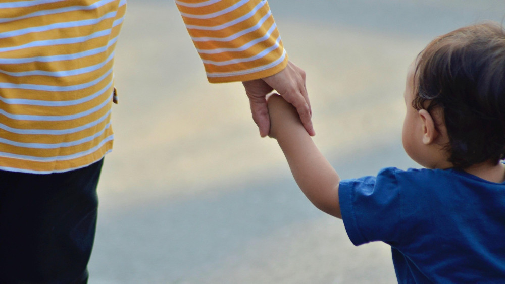 Ce pățesc părinții care își lovesc copiii în public Ce prevede legislația din România pentru o simplă palmă și unde se termină autoritatea parentală