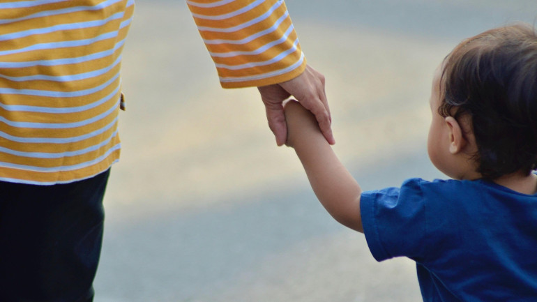 Ce pățesc părinții care își lovesc copiii în public Ce prevede legislația din România pentru o simplă palmă și unde se termină autoritatea parentală