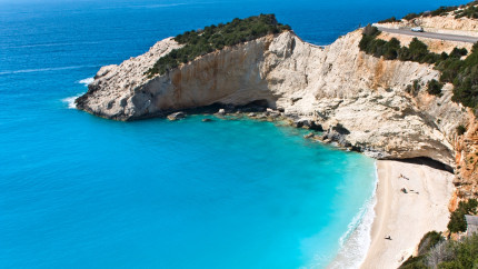 Cea mai frumoasă plajă din Grecia cu recenzii impecabile pe Google Paradisul ascuns cu ape de turcoaz care a cucerit turiștii din întreaga lume