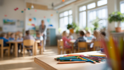 Paradoxul revoltător din școlile românești De ce profesorii cu nota 10 la titularizare rămân fără catedră în timp ce posturile sunt ocupate de cadre cu nota 5. Ce spune legea