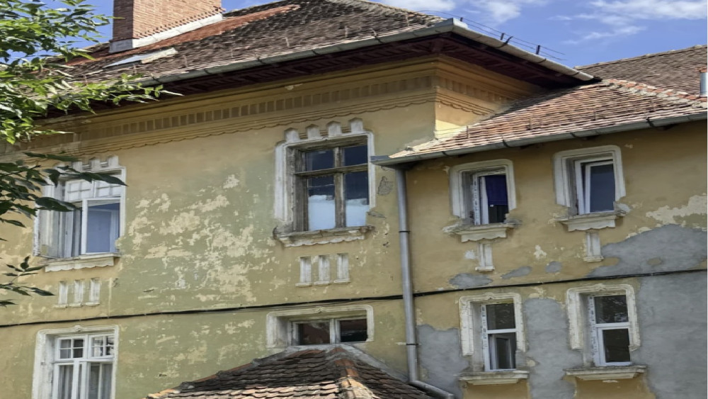 Imaginile groazei de la Spitalul Județean Brașov Bolnavii de cancer și dializă tratați în condiții inumane. Ne e frică să nu ne cadă tavanul în cap