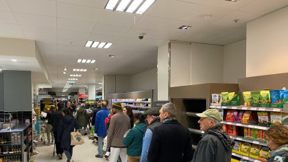 Ce amendă riști dacă nu lași o gravidă sau un părinte cu bebeluș în fața ta la casă Legea 2802023 vine cu sancțiuni dure