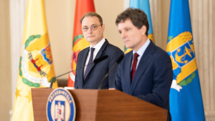 Fără soție fără partid și fără afaceri Ce studii are de fapt Luca Niculescu omul propus premier de Nicușor Dan